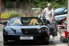 Từng qua tay David Beckham, Ferrari mui trần được rao bán gần gấp đôi giá thị trường