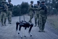 Quân đội Úc vận hành chó robot trên chiến trường bằng tâm trí