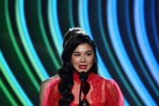 Nữ ca sĩ gốc Việt đầu tiên chiến thắng giải Grammy