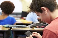 NSW cấm sử dụng điện thoại di động để học sinh chuyên tâm học hành