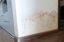 Những mẹo làm sạch vết dơ trên tường nhanh chóng và dễ dàng