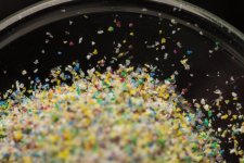 Tin Úc: Quan ngại về tác động của hạt vi nhựa đối với thực phẩm của con người