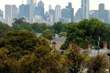 Địa ốc: Giá nhà ở Melbourne giảm nhẹ trong khi giá nhà toàn quốc tăng trong tháng thứ 15 liên tiếp