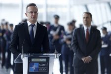 Hungary phản đối NATO viện trợ quân sự lâu dài cho Ukraine