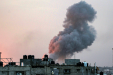 Israel tập kích cửa khẩu Rafah