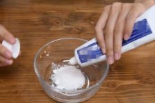 Kem đánh răng trộn với muối và những tác dụng thần kỳ cho căn bếp của bạn