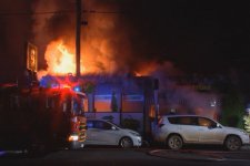 Thornbury: Hỏa hoạn thiêu rụi hai cơ sở kinh doanh trên đường St Georges Road