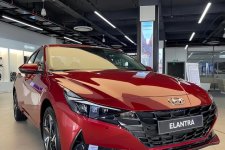 Hyundai Elantra giảm giá mạnh tay tại đại lý