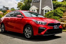 Loạt Kia, Mazda giảm giá 'khủng' tại Việt Nam