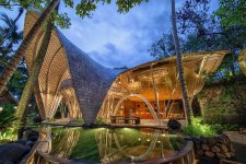 Ấn tượng với khu nghỉ dưỡng toàn gỗ và tre nứa ở Bali