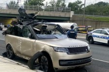 Sau cú rơi tự do từ xe vận chuyển, Range Rover đời mới bỗng nhiên trở thành sắt vụn