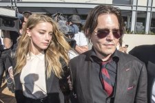 Amber Heard khen Johnny Depp là 'diễn viên tuyệt vời' sau vụ kiện