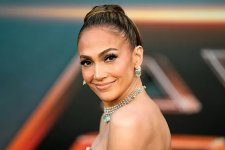 Jennifer Lopez thông báo hủy tour diễn mùa hè