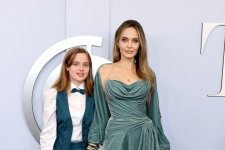 Hai mẹ con Angelina Jolie xuất hiện tại sự kiện