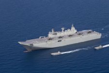 Khám phá tàu đổ bộ mang trực thăng HMAS Canberra của Hải quân Hoàng gia Úc