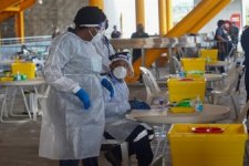 Úc - Trung tranh cãi về cung cấp vaccine cho Papua New Guinea