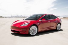Chủ sở hữu Tesla Model 3 cài số lùi nhưng xe lại tiến về phía trước