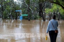 Thêm hàng chục ngàn người phải sơ tán tránh lũ