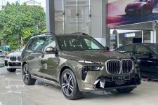 BMW X7 2023 giảm giá 'khủng' tại Việt Nam