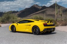 'Siêu bò tót' Lamborghini phiên bản đặc biệt góp mặt trên thị trường xe cũ