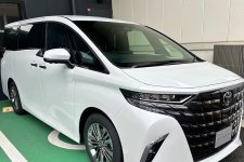 Toyota Alphard 2024 bắt đầu nhận cọc tại Việt Nam