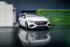 Sedan thuần điện Mercedes-Benz EQE chính thức ra mắt