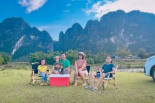 Bố Hà Nội dựng lều, 'xây' bể bơi làm tour du lịch “nóc nhà” cho con