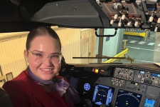 Người phụ nữ hạnh phúc vì bỏ việc để trở thành tiếp viên hàng không