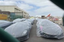 Loạt siêu xe bất ngờ xuất hiện tại sân bay quốc tế Los Angeles