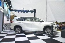 Chênh nhau chưa tới 10 triệu đồng, nên chọn mua Toyota Innova Cross hay Hyundai Custin?