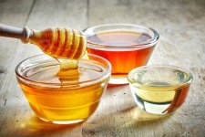 Mật ong kết hợp trà lá sen có tác dụng nhuận tràng hiệu quả