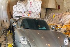 Đại gia Việt dùng máy bay chở siêu phẩm Porsche 918 Spyder về nước
