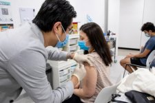 Chuyên gia Úc: Có thể cần đến 2 mũi vaccine tăng cường