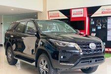 Toyota Fortuner 2022 thêm trang bị, tăng giá bán tại Việt Nam
