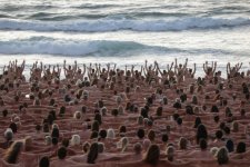 Hơn 2.500 người chụp ảnh khỏa thân trên bãi biển Bondi