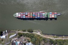 Lượng tàu lưu thông qua Kênh đào Panama buộc phải hạn chế vì hạn hán