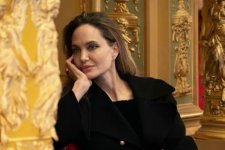 Đôi tay gầy gò của Angelina Jolie một lần nữa trở thành tâm điểm chú ý