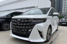 Nhiều doanh nghiệp tư nhân rao bán Toyota Alphard 2024