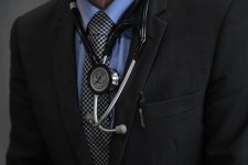 Tin Úc: Cứ mười bác sĩ đa khoa thì có ba người có kế hoạch nghỉ hưu trong năm năm tới