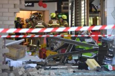 Melbourne: Xe hơi lao vào trung tâm mua sắm, sáu người bị thương