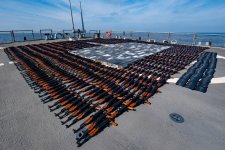 Tịch thu 1.400 khẩu AK trên tàu cá ở biển Arab
