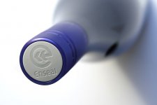 Grosset Wines thử nghiệm nắp chai gắn chip để chống rượu vang giả