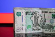 Đồng ruble của Nga tiếp tục suy yếu