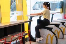 McDonald’s thay thế ghế bằng xe đạp