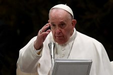 Giáo hoàng Francis chỉ trích quan điểm nuôi chó mèo