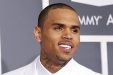 Chris Brown bị tố cáo hiếp dâm, nạn nhân đòi bồi thường 20 triệu