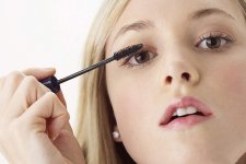 Mẹo tẩy mascara an toàn, chống lão hóa cho vùng da mắt