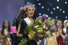 Người đẹp Mỹ "ở dơ" suốt 14 ngày thi Miss Universe