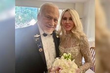 Mỹ: Phi hành gia kết hôn ở tuổi 93