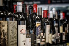 Thủ tướng Anthony Albanese công bố lệnh hạn chế uống rượu ở Alice Spring